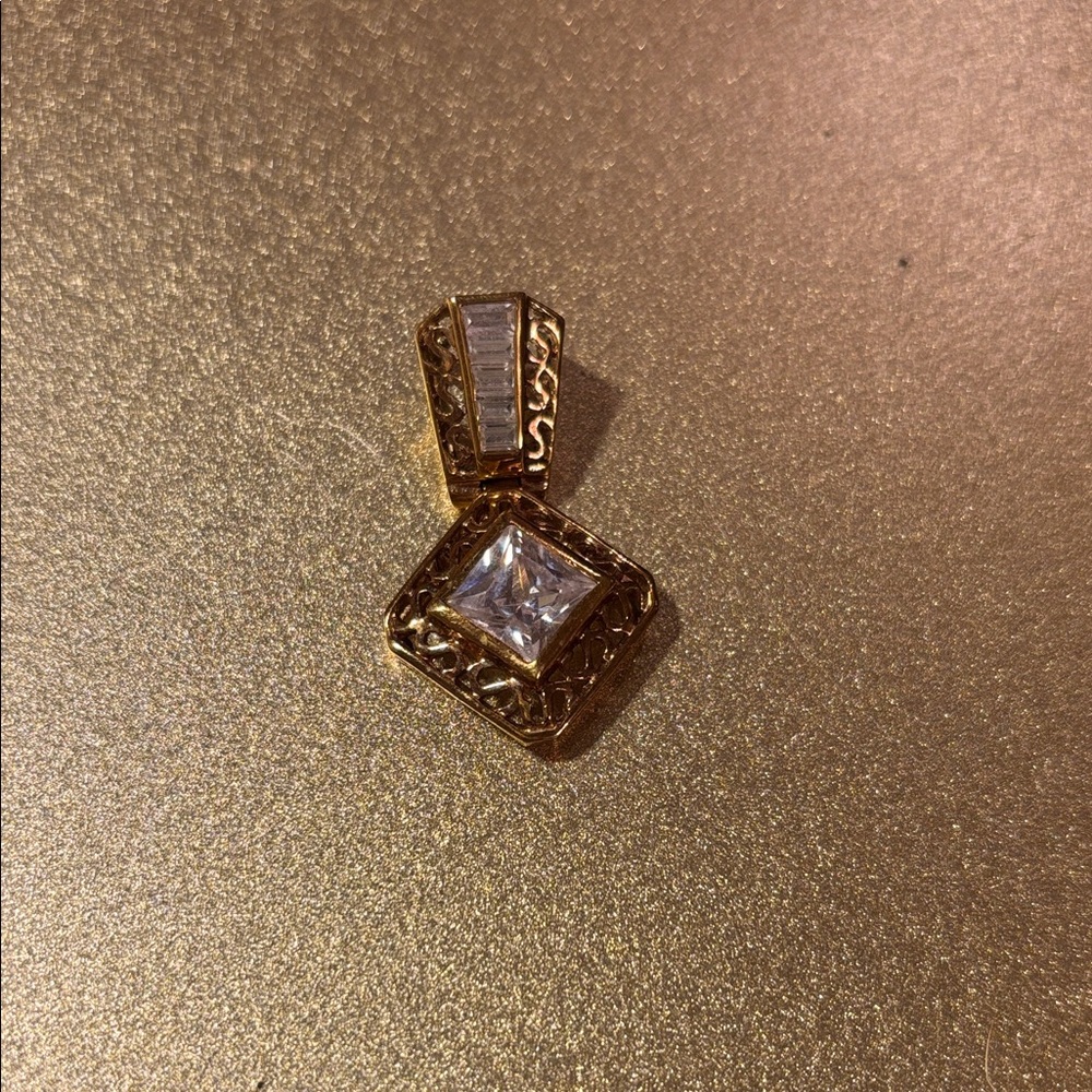 Lia Sophia Showtime Pendant